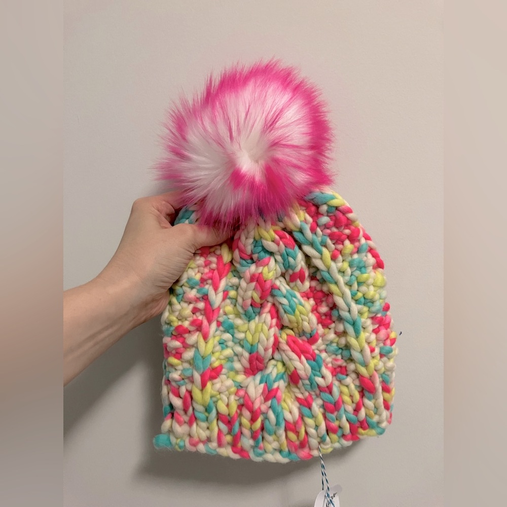 New 100% wool cable knit toque